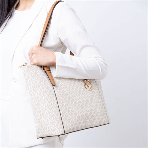 michael kors ciara tote vanilla|Ciara Medium Logo and Leather Satchel .